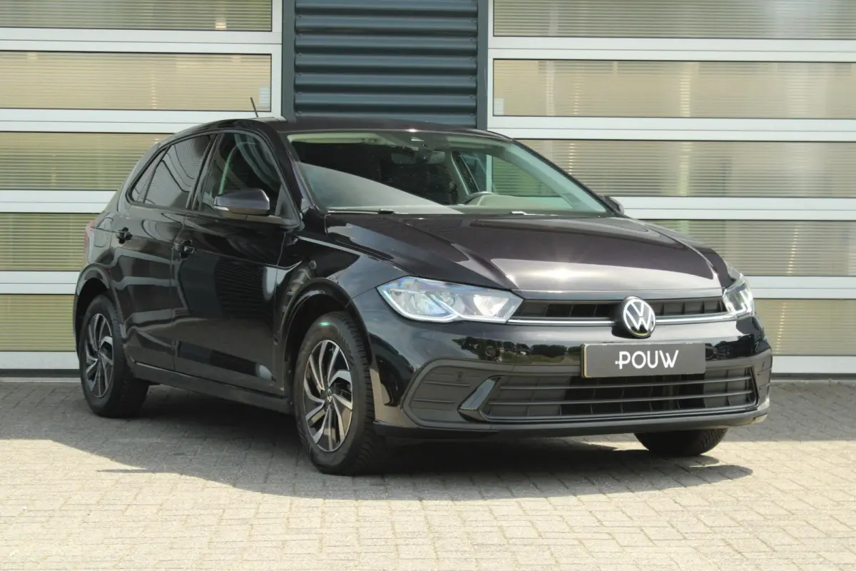 1.0 TSI 95pk Life Business | Navigatie | Allseason | 35% Getint Glas Achter | Apple CarPlay & Android Auto