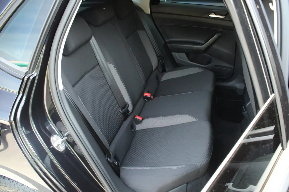 1.0 TSI 95pk Life Business | Navigatie | Allseason | 35% Getint Glas Achter | Apple CarPlay & Android Auto