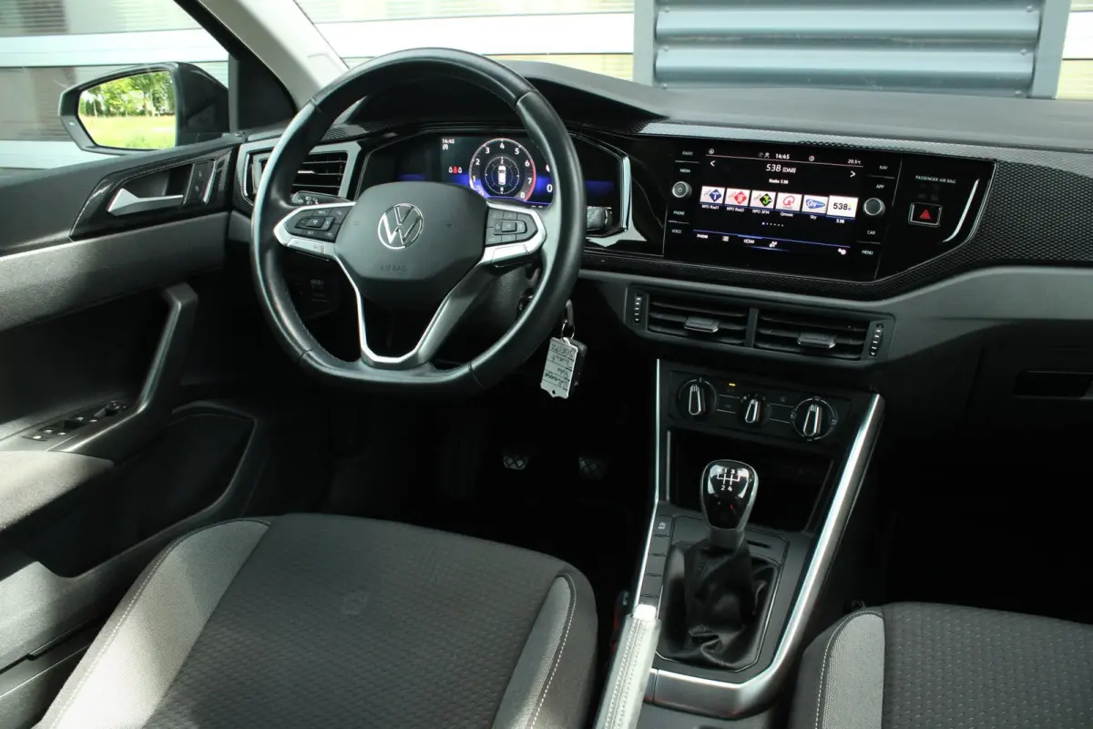1.0 TSI 95pk Life Business | Navigatie | Allseason | 35% Getint Glas Achter | Apple CarPlay & Android Auto