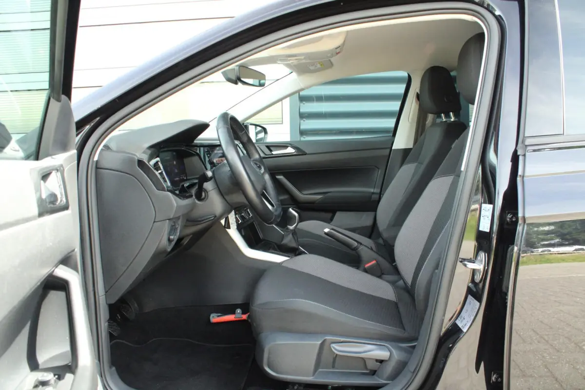 1.0 TSI 95pk Life Business | Navigatie | Allseason | 35% Getint Glas Achter | Apple CarPlay & Android Auto