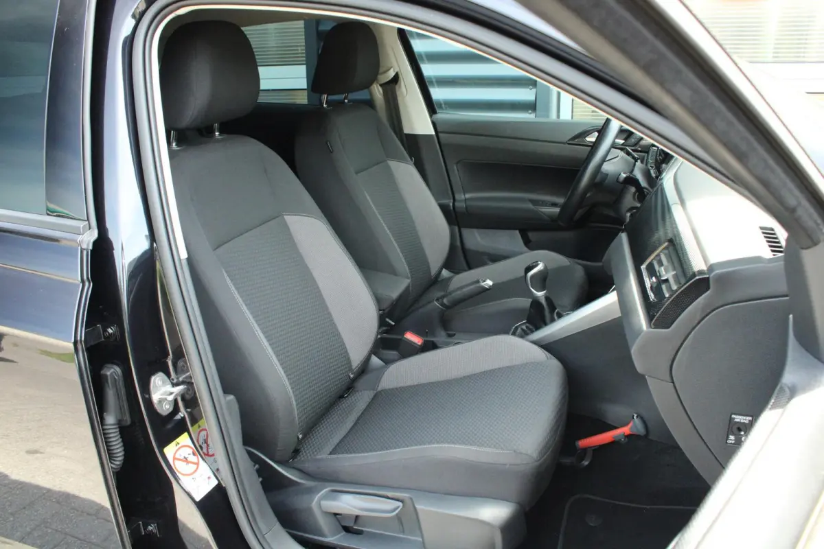 1.0 TSI 95pk Life Business | Navigatie | Allseason | 35% Getint Glas Achter | Apple CarPlay & Android Auto