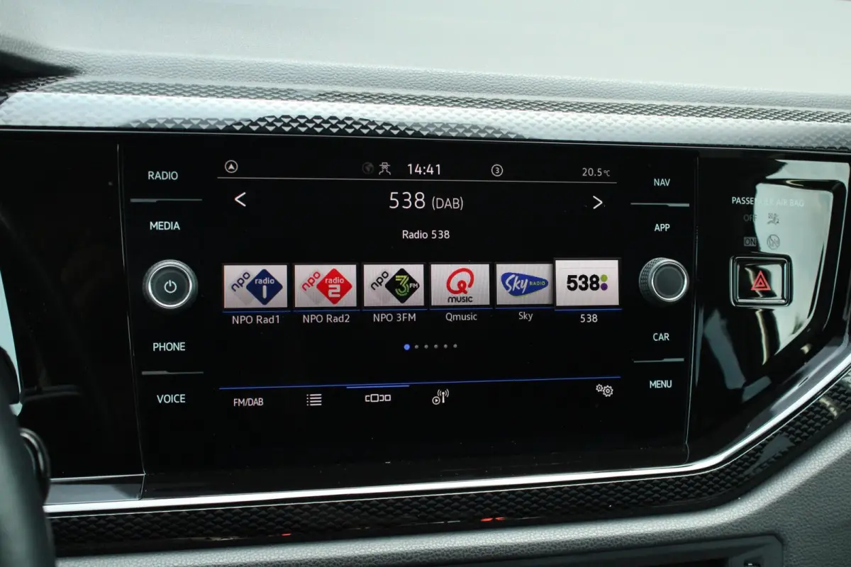 1.0 TSI 95pk Life Business | Navigatie | Allseason | 35% Getint Glas Achter | Apple CarPlay & Android Auto