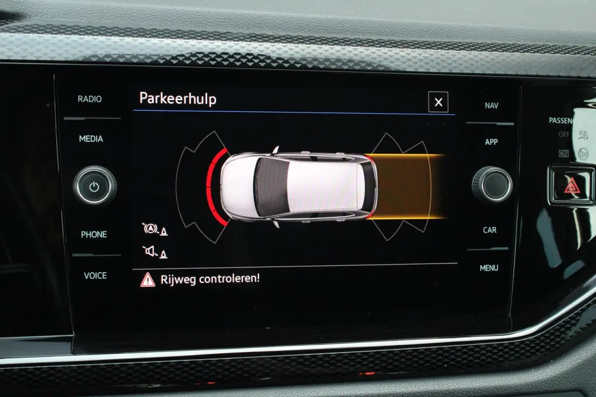 1.0 TSI 95pk Life Business | Navigatie | Allseason | 35% Getint Glas Achter | Apple CarPlay & Android Auto