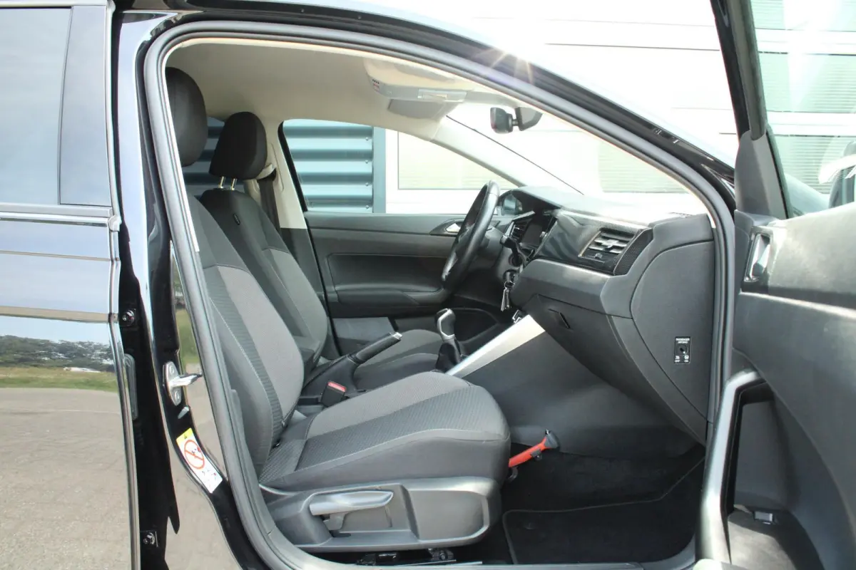 1.0 TSI 95pk Life Business | Navigatie | Allseason | 35% Getint Glas Achter | Apple CarPlay & Android Auto