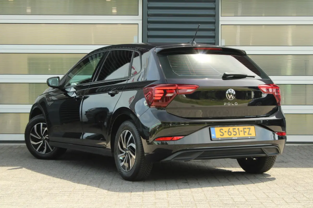 1.0 TSI 95pk Life Business | Navigatie | Allseason | 35% Getint Glas Achter | Apple CarPlay & Android Auto