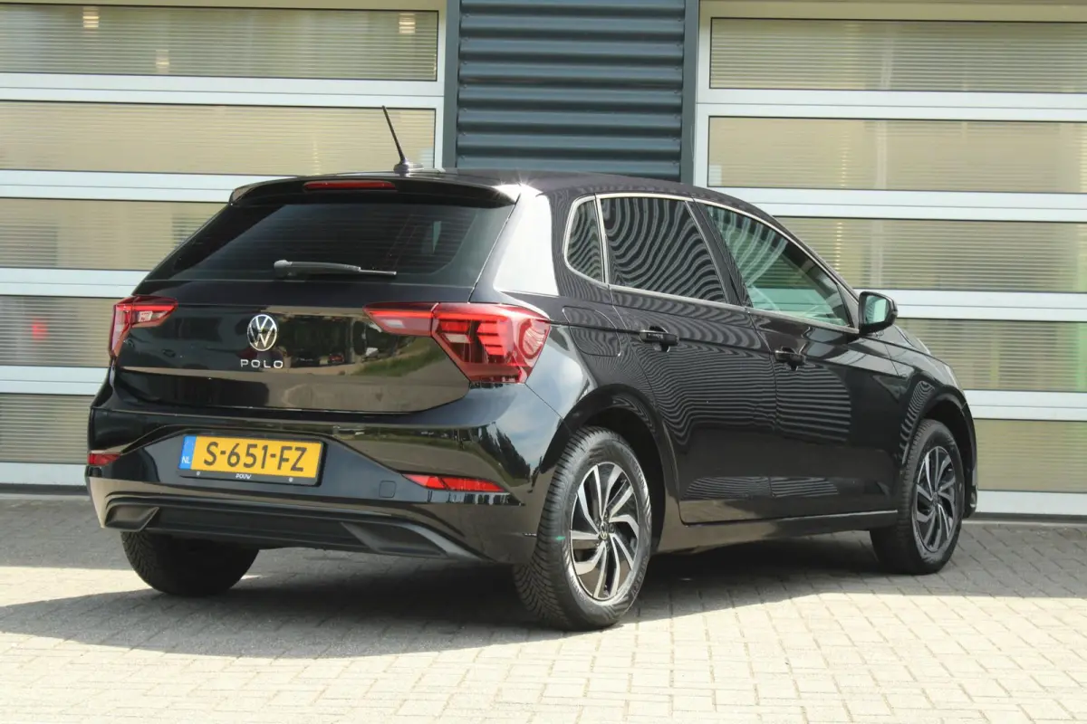 1.0 TSI 95pk Life Business | Navigatie | Allseason | 35% Getint Glas Achter | Apple CarPlay & Android Auto