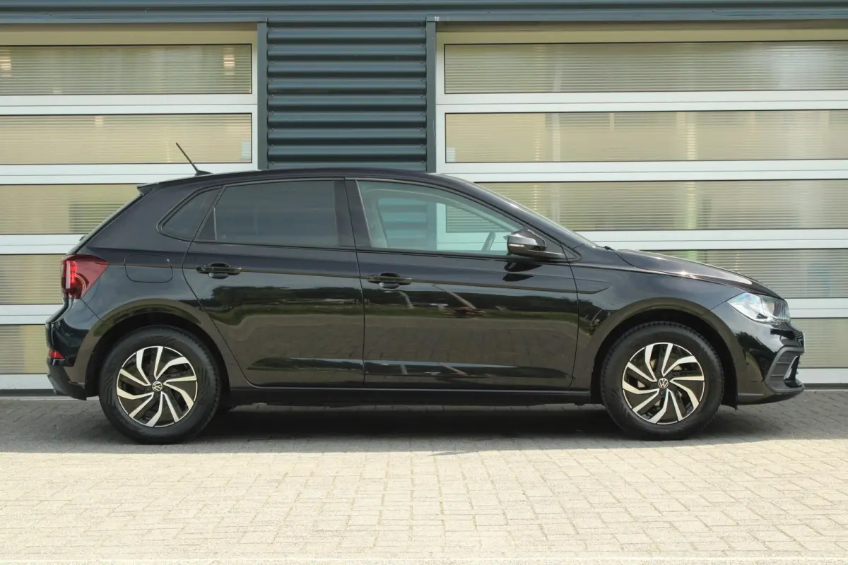 1.0 TSI 95pk Life Business | Navigatie | Allseason | 35% Getint Glas Achter | Apple CarPlay & Android Auto