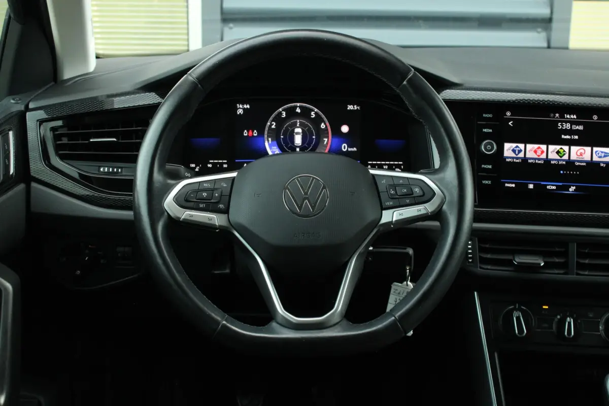1.0 TSI 95pk Life Business | Navigatie | Allseason | 35% Getint Glas Achter | Apple CarPlay & Android Auto