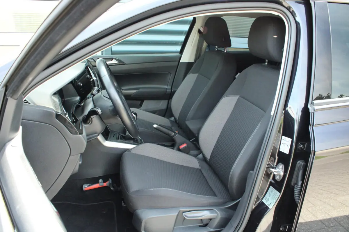 1.0 TSI 95pk Life Business | Navigatie | Allseason | 35% Getint Glas Achter | Apple CarPlay & Android Auto