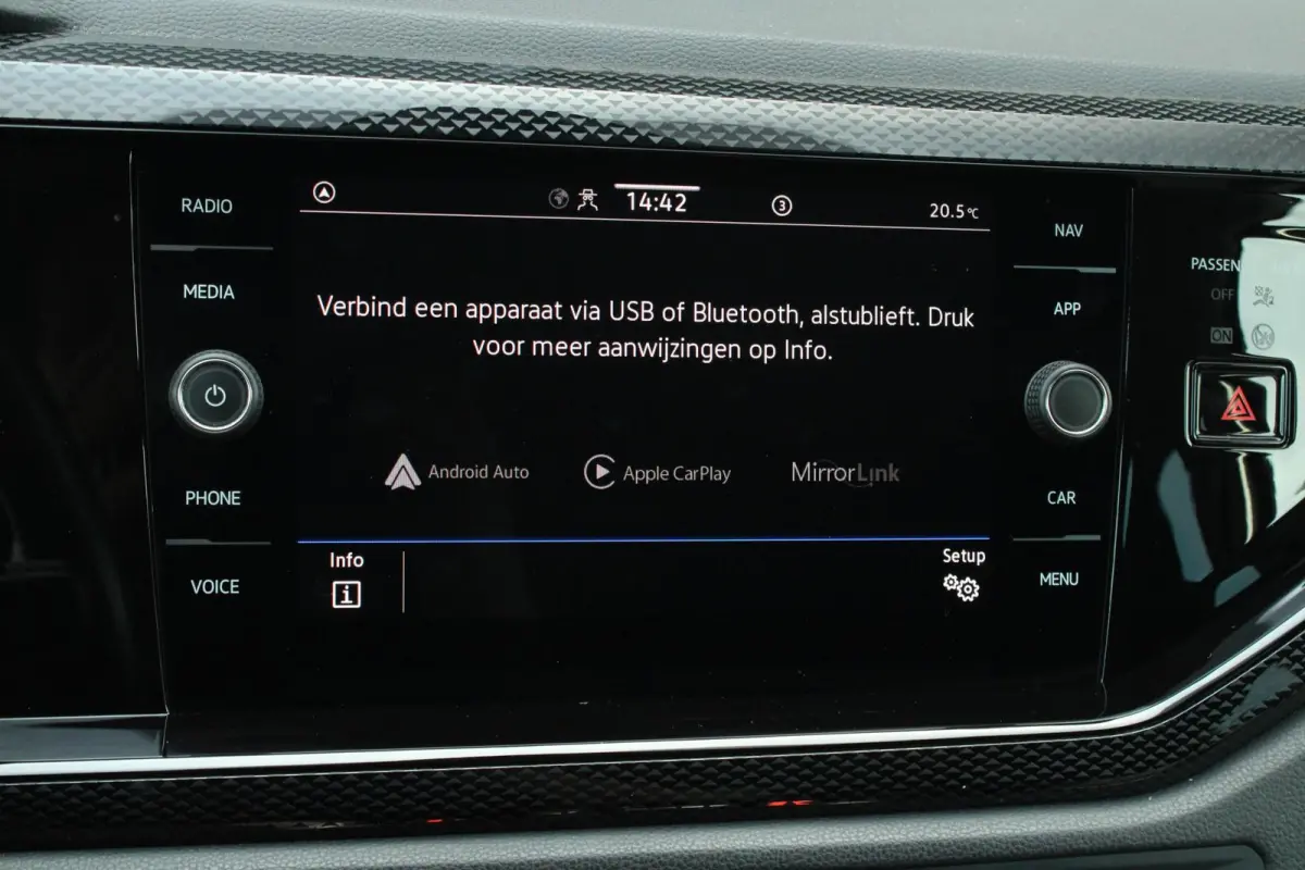 1.0 TSI 95pk Life Business | Navigatie | Allseason | 35% Getint Glas Achter | Apple CarPlay & Android Auto
