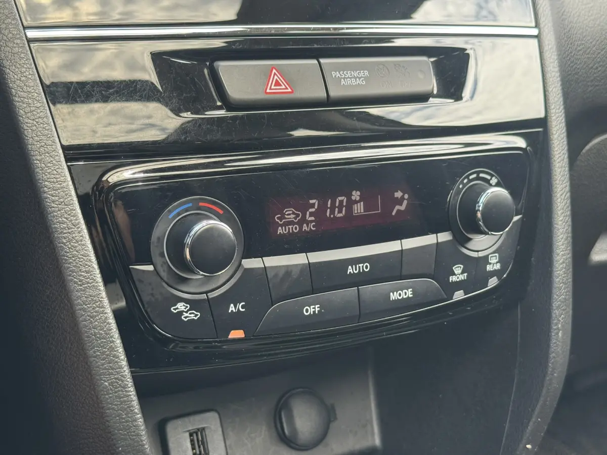 1.5 Hybrid Style Trekhaak Panorama dak Camera Adaptieve cruise Keyless Clima