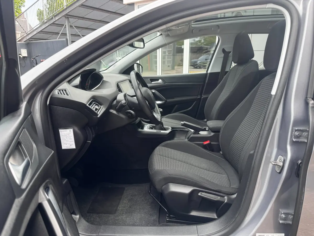 1.2 PureTech Blue Lease Executive | Trekhaak | Panoramadak | Distributieriem vervangen | NL-auto