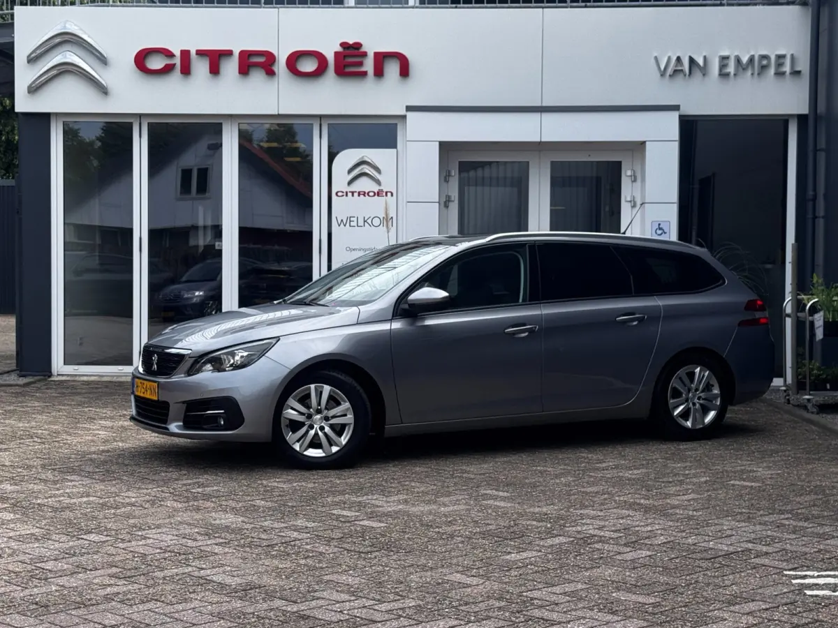 1.2 PureTech Blue Lease Executive | Trekhaak | Panoramadak | Distributieriem vervangen | NL-auto