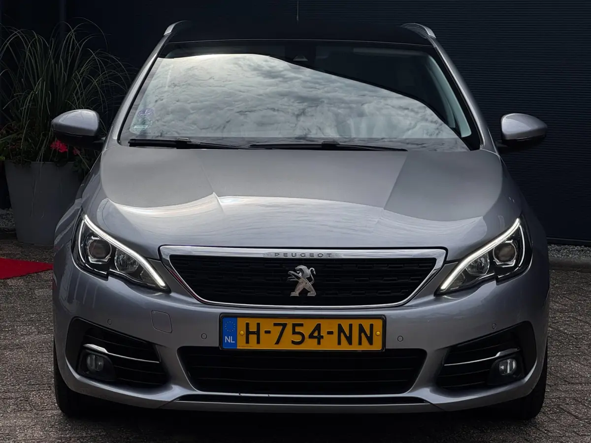 1.2 PureTech Blue Lease Executive | Trekhaak | Panoramadak | Distributieriem vervangen | NL-auto