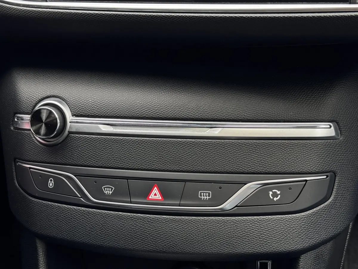 1.2 PureTech Blue Lease Executive | Trekhaak | Panoramadak | Distributieriem vervangen | NL-auto