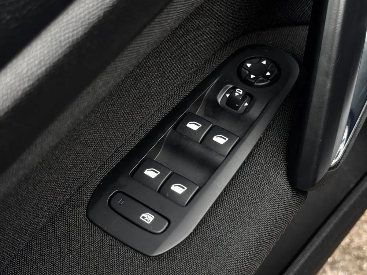 1.2 PureTech Blue Lease Executive | Trekhaak | Panoramadak | Distributieriem vervangen | NL-auto