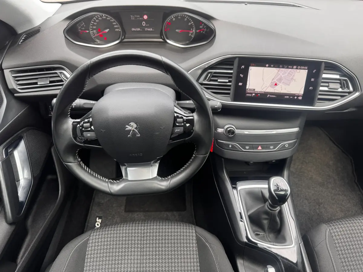 1.2 PureTech Blue Lease Executive | Trekhaak | Panoramadak | Distributieriem vervangen | NL-auto