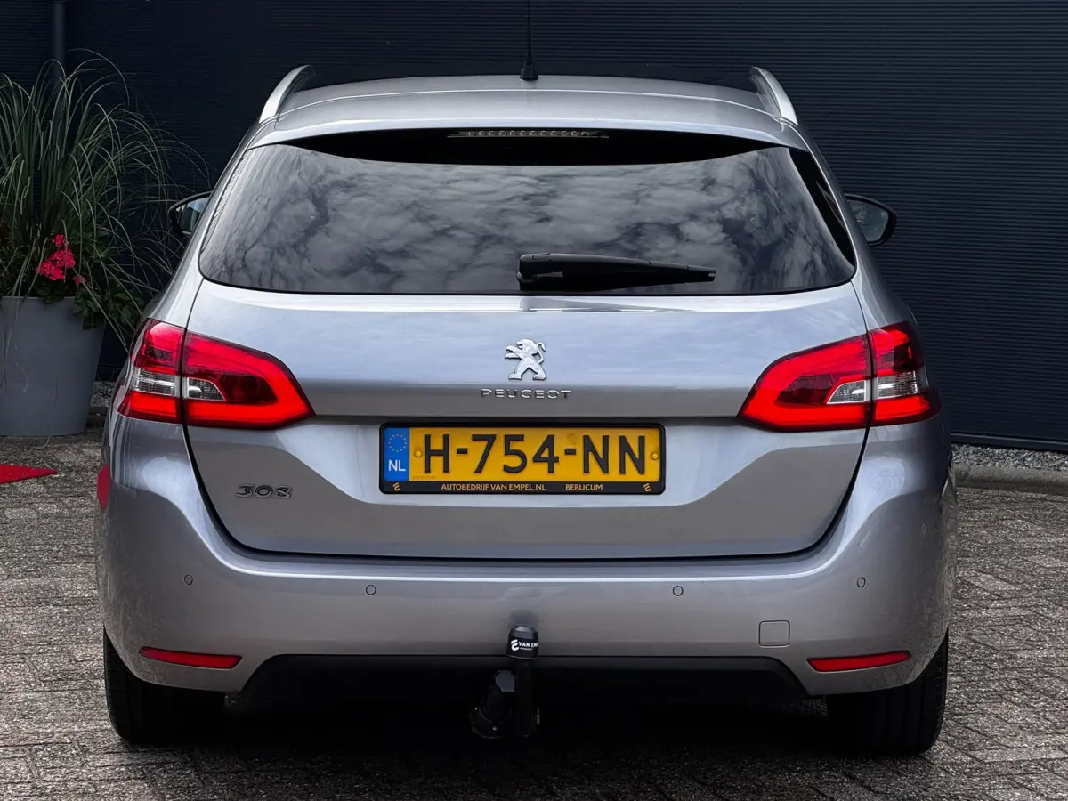 1.2 PureTech Blue Lease Executive | Trekhaak | Panoramadak | Distributieriem vervangen | NL-auto