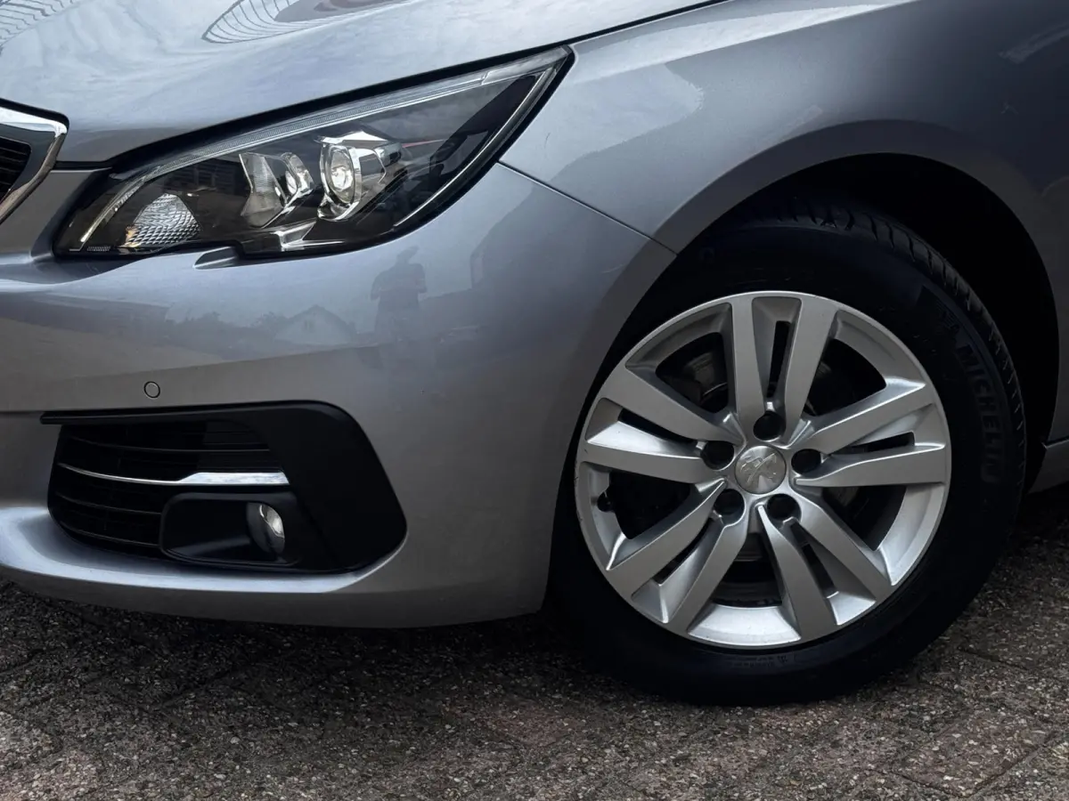 1.2 PureTech Blue Lease Executive | Trekhaak | Panoramadak | Distributieriem vervangen | NL-auto