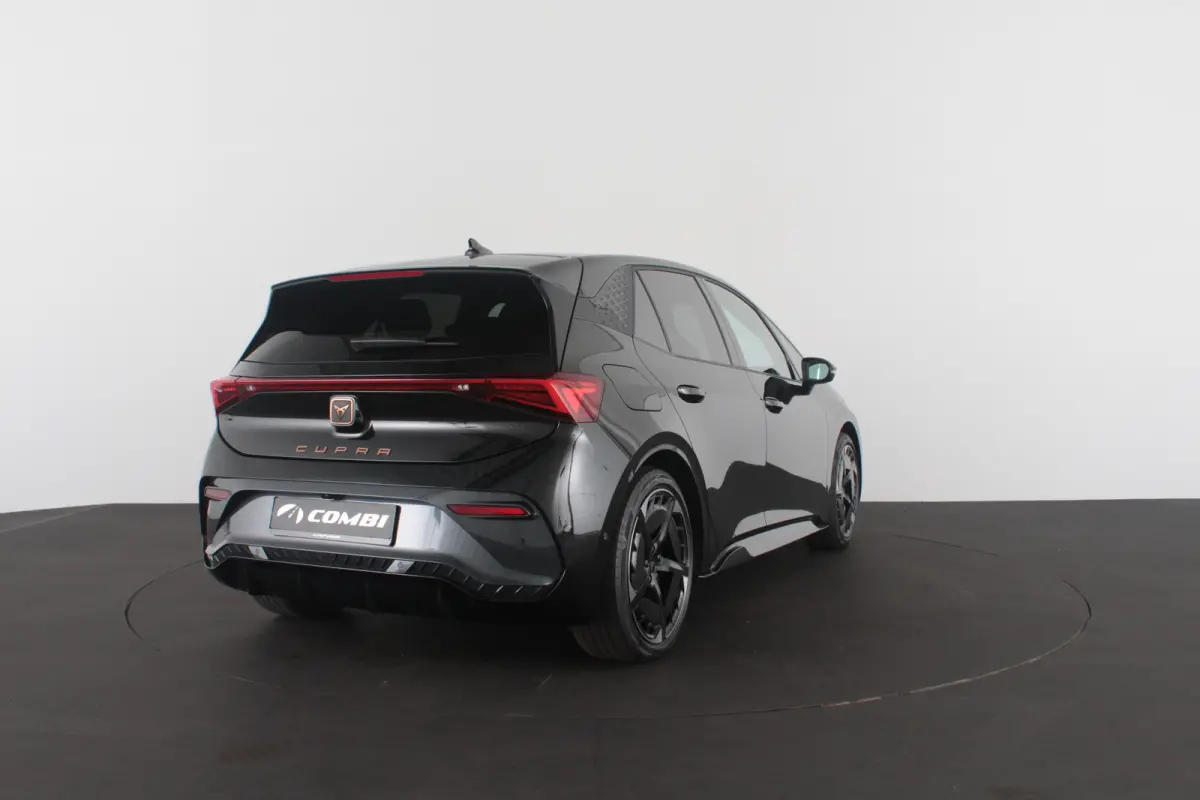 Business 82 kWh > 231pk/Warmtepomp/Winterpakket/20 inch velgen