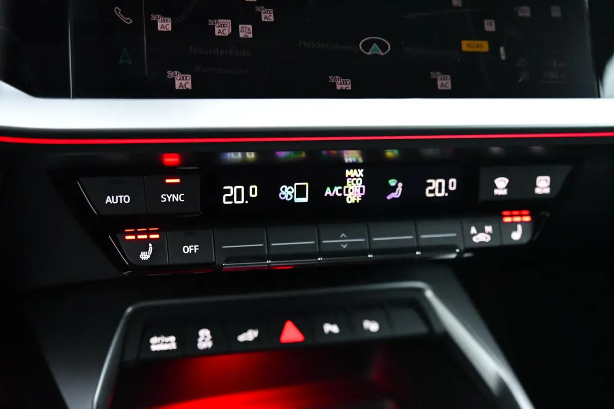 45 TFSI e 3x S-Line Competition. Pano, ACC, Keyless, Sfeer, CarPlay!