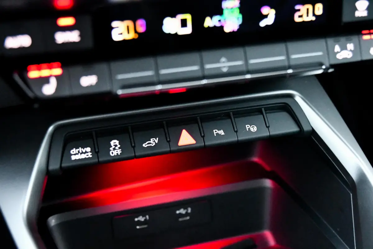 45 TFSI e 3x S-Line Competition. Pano, ACC, Keyless, Sfeer, CarPlay!