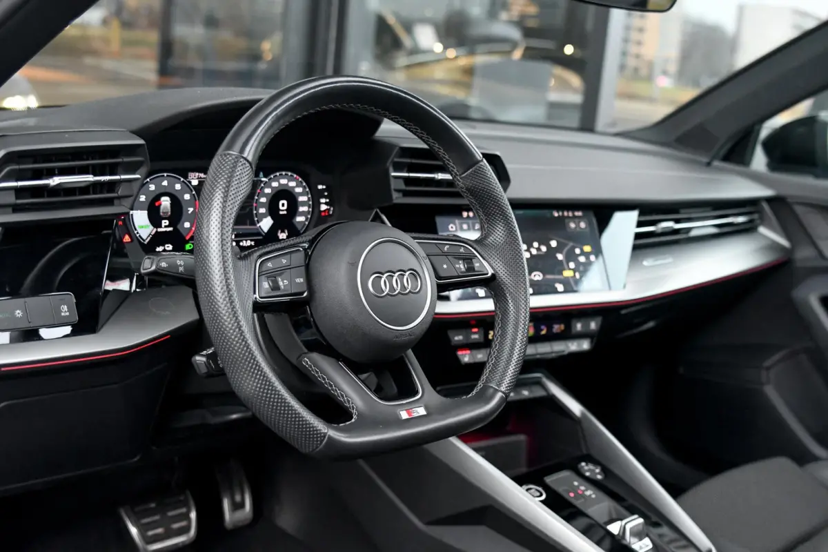45 TFSI e 3x S-Line Competition. Pano, ACC, Keyless, Sfeer, CarPlay!