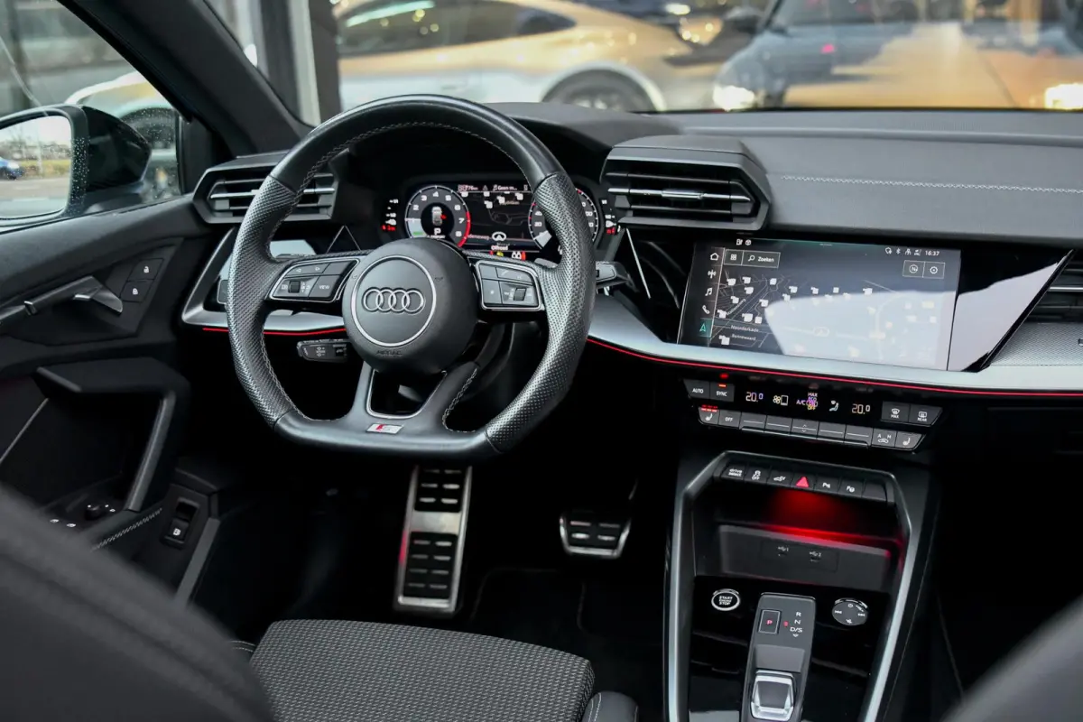 45 TFSI e 3x S-Line Competition. Pano, ACC, Keyless, Sfeer, CarPlay!