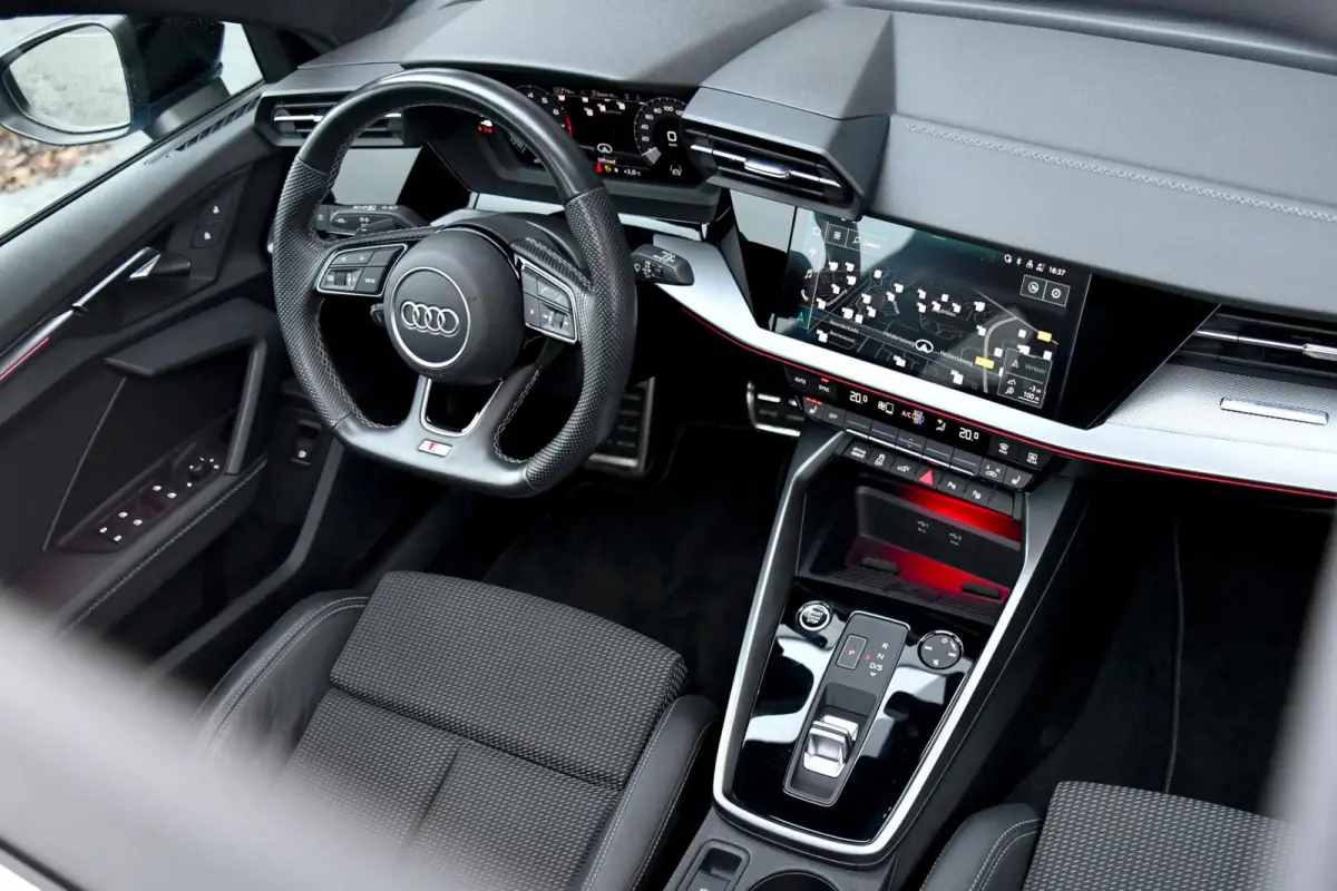 45 TFSI e 3x S-Line Competition. Pano, ACC, Keyless, Sfeer, CarPlay!