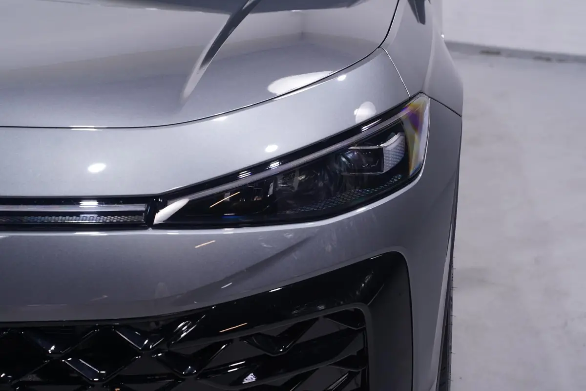 1.5 eTsi R-Line First Edition IQ.light Apple Carplay Black style Stoel-/stuur verwarming 19 Inch Camera R-Line interieur
