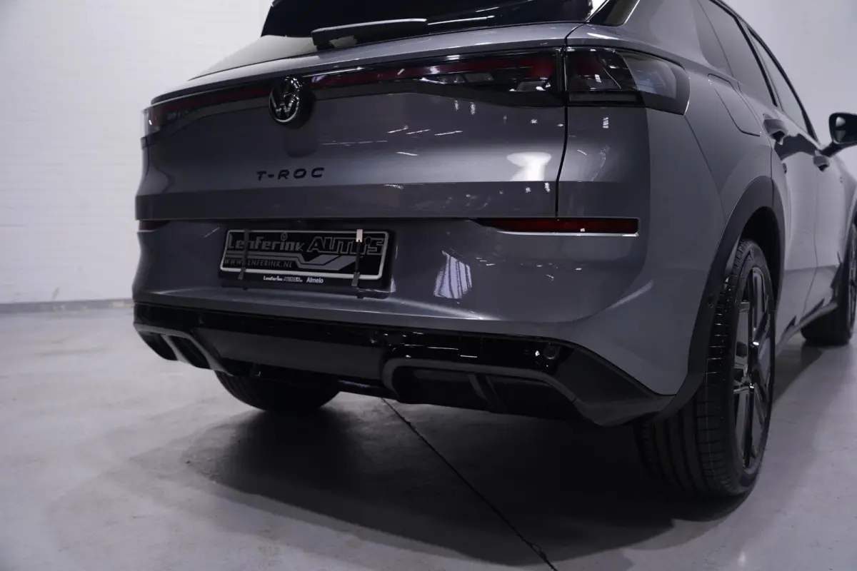 1.5 eTsi R-Line First Edition IQ.light Apple Carplay Black style Stoel-/stuur verwarming 19 Inch Camera R-Line interieur