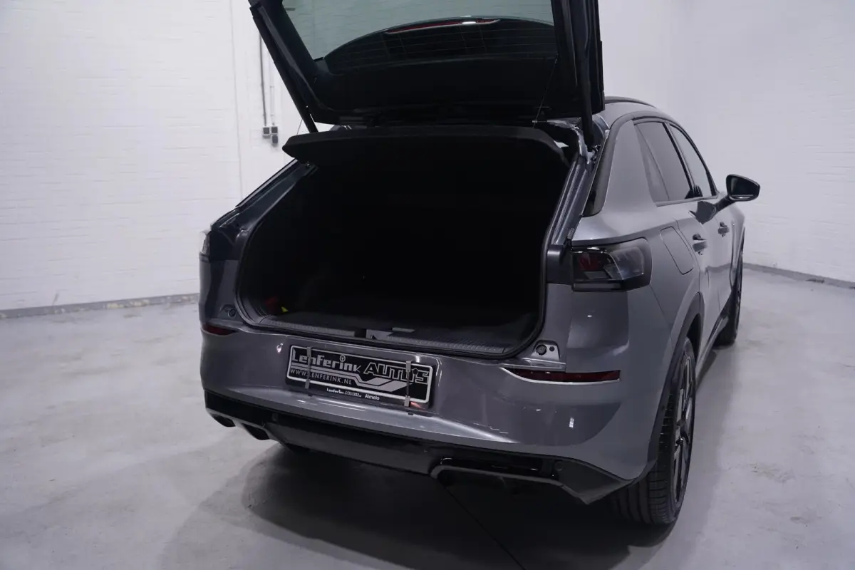 1.5 eTsi R-Line First Edition IQ.light Apple Carplay Black style Stoel-/stuur verwarming 19 Inch Camera R-Line interieur