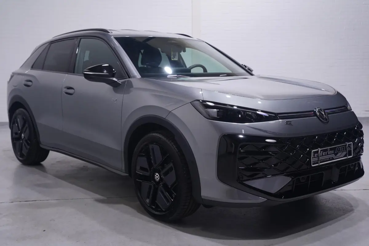 1.5 eTsi R-Line First Edition IQ.light Apple Carplay Black style Stoel-/stuur verwarming 19 Inch Camera R-Line interieur