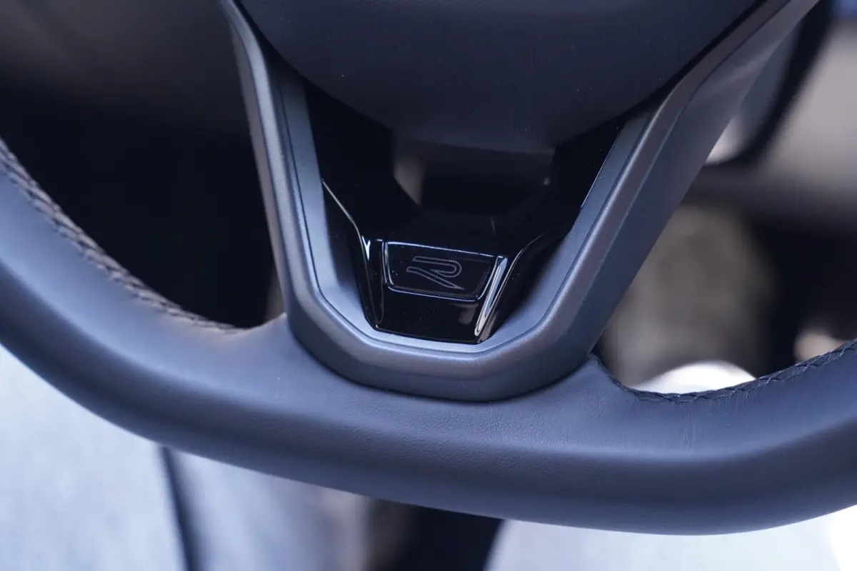 1.5 eTsi R-Line First Edition IQ.light Apple Carplay Black style Stoel-/stuur verwarming 19 Inch Camera R-Line interieur