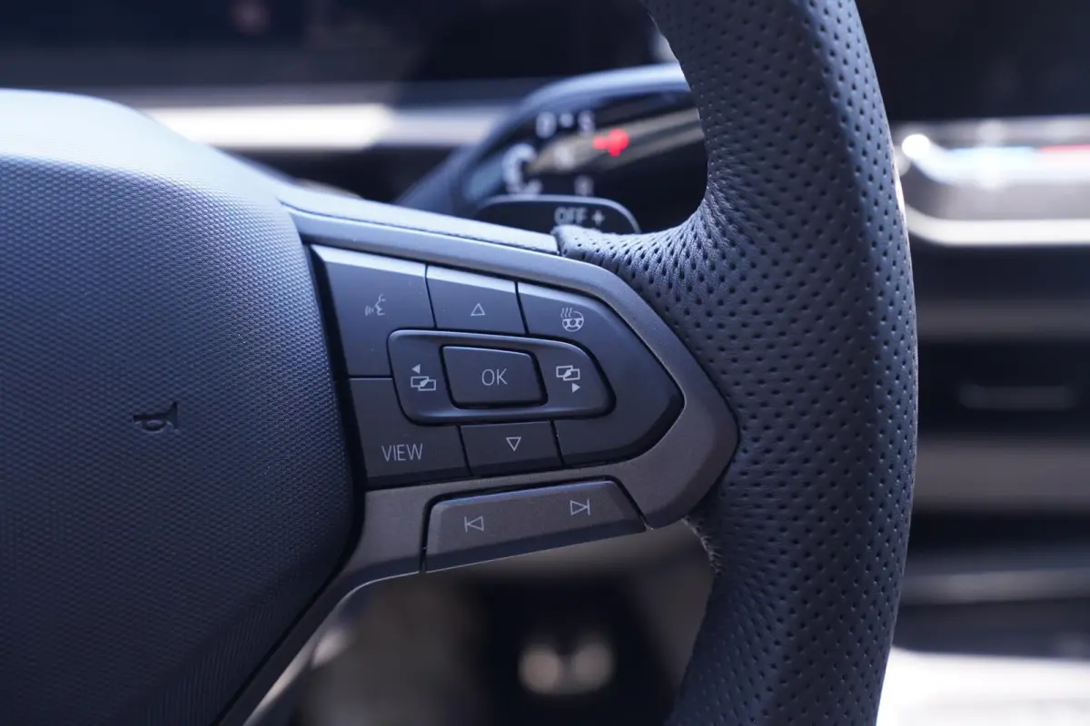 1.5 eTsi R-Line First Edition IQ.light Apple Carplay Black style Stoel-/stuur verwarming 19 Inch Camera R-Line interieur