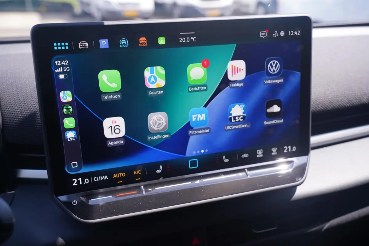 1.5 eTsi R-Line First Edition IQ.light Apple Carplay Black style Stoel-/stuur verwarming 19 Inch Camera R-Line interieur