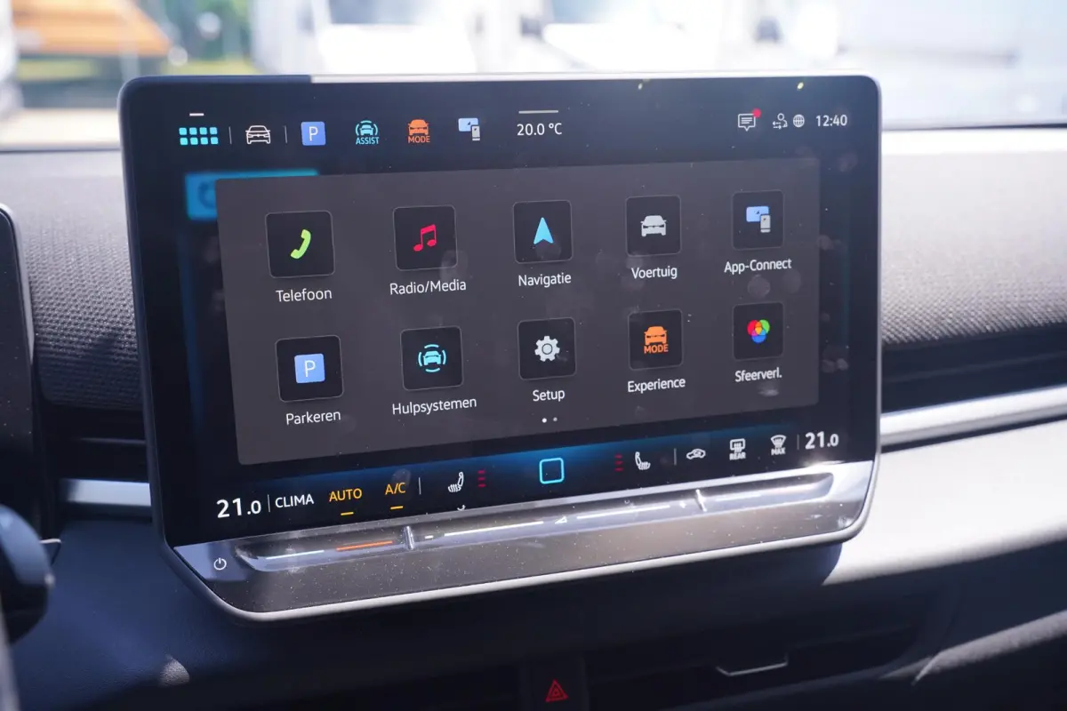 1.5 eTsi R-Line First Edition IQ.light Apple Carplay Black style Stoel-/stuur verwarming 19 Inch Camera R-Line interieur
