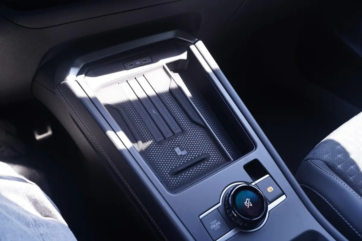 1.5 eTsi R-Line First Edition IQ.light Apple Carplay Black style Stoel-/stuur verwarming 19 Inch Camera R-Line interieur