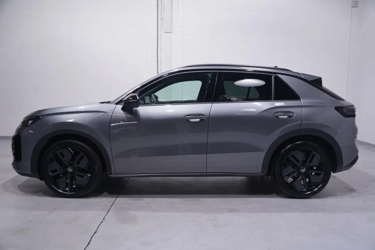 1.5 eTsi R-Line First Edition IQ.light Apple Carplay Black style Stoel-/stuur verwarming 19 Inch Camera R-Line interieur