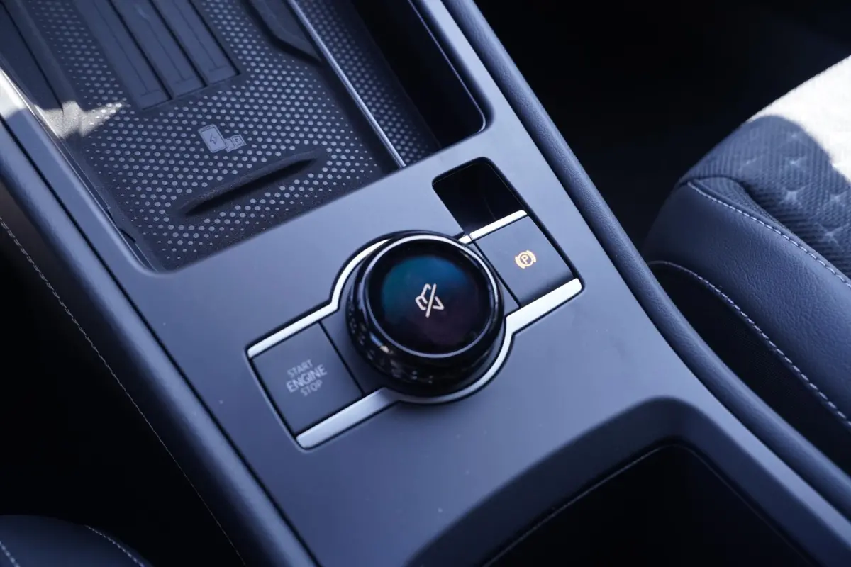 1.5 eTsi R-Line First Edition IQ.light Apple Carplay Black style Stoel-/stuur verwarming 19 Inch Camera R-Line interieur