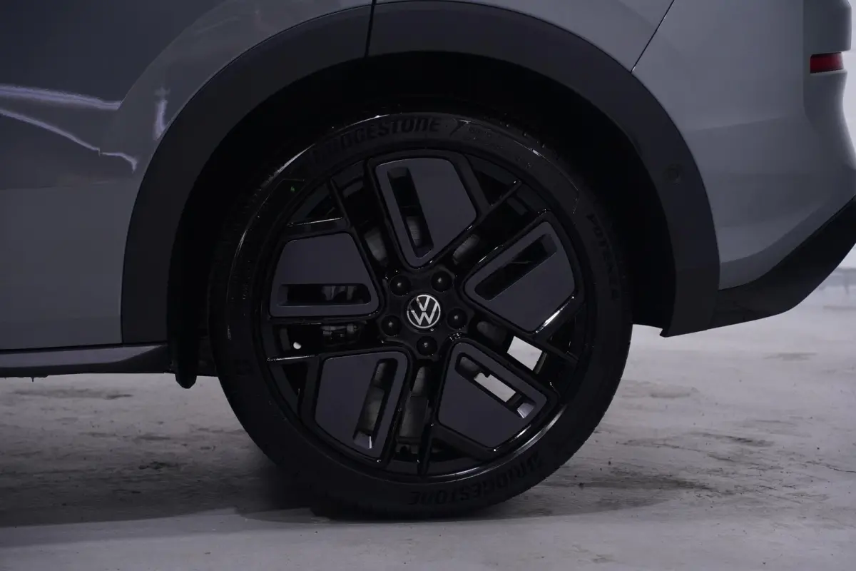 1.5 eTsi R-Line First Edition IQ.light Apple Carplay Black style Stoel-/stuur verwarming 19 Inch Camera R-Line interieur