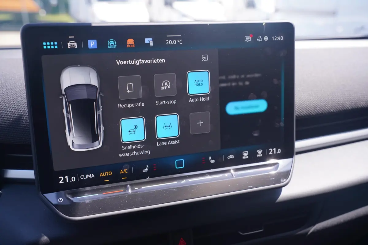 1.5 eTsi R-Line First Edition IQ.light Apple Carplay Black style Stoel-/stuur verwarming 19 Inch Camera R-Line interieur