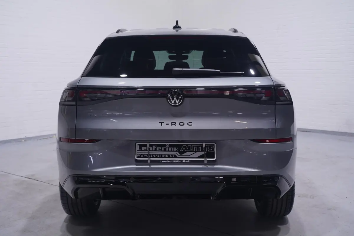 1.5 eTsi R-Line First Edition IQ.light Apple Carplay Black style Stoel-/stuur verwarming 19 Inch Camera R-Line interieur