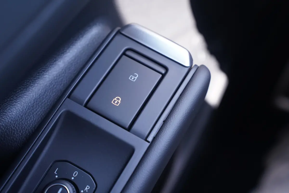 1.5 eTsi R-Line First Edition IQ.light Apple Carplay Black style Stoel-/stuur verwarming 19 Inch Camera R-Line interieur