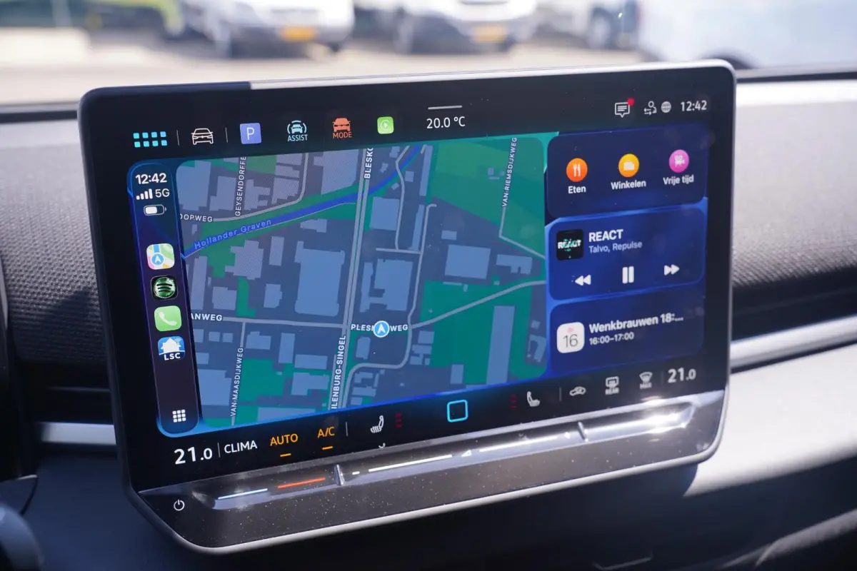 1.5 eTsi R-Line First Edition IQ.light Apple Carplay Black style Stoel-/stuur verwarming 19 Inch Camera R-Line interieur