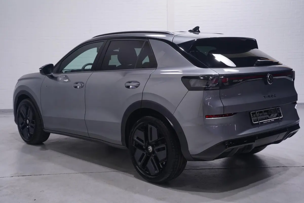 1.5 eTsi R-Line First Edition IQ.light Apple Carplay Black style Stoel-/stuur verwarming 19 Inch Camera R-Line interieur