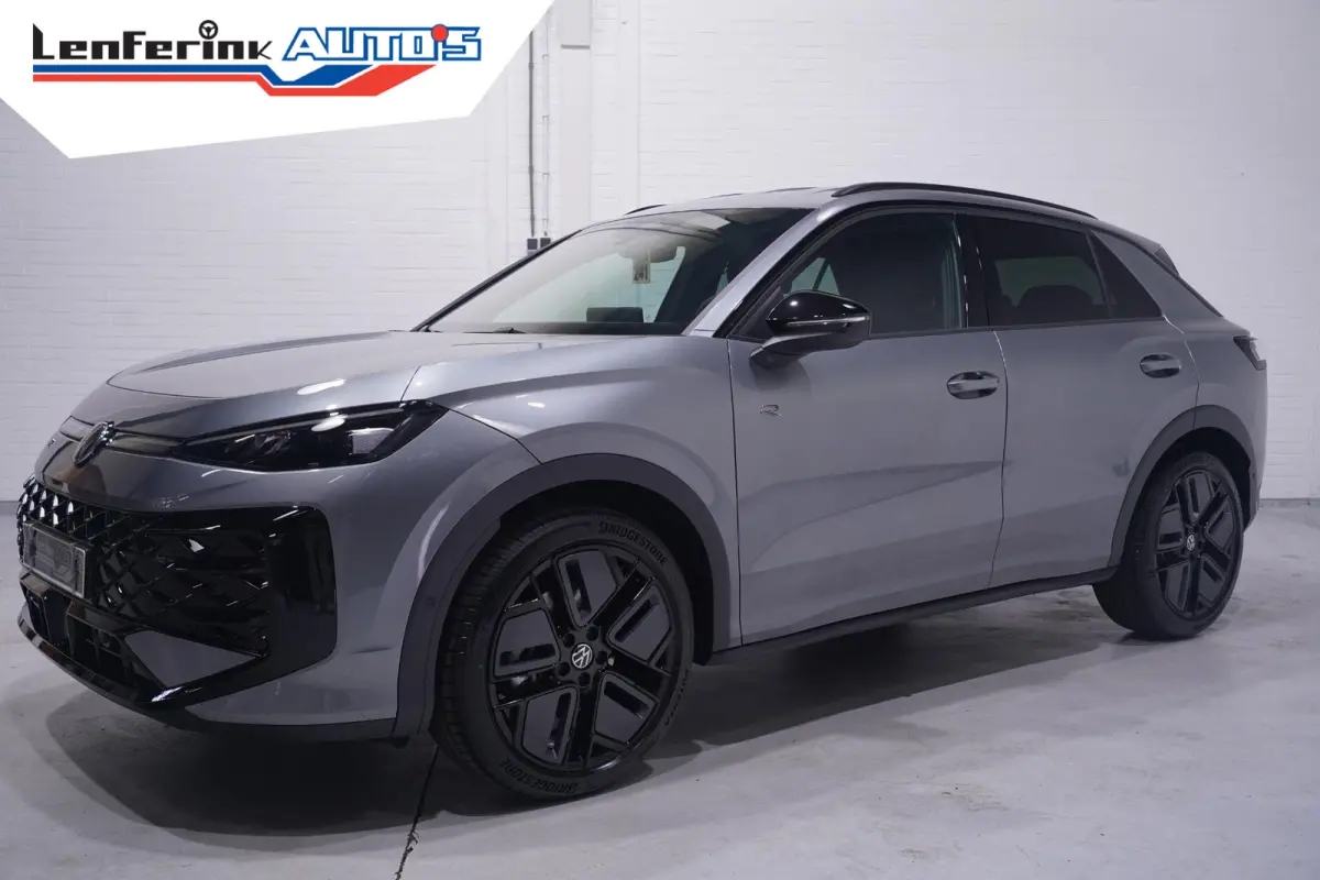 1.5 eTsi R-Line First Edition IQ.light Apple Carplay Black style Stoel-/stuur verwarming 19 Inch Camera R-Line interieur