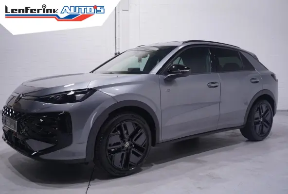 1.5 eTsi R-Line First Edition IQ.light Apple Carplay Black style Stoel-/stuur verwarming 19 Inch Camera R-Line interieur