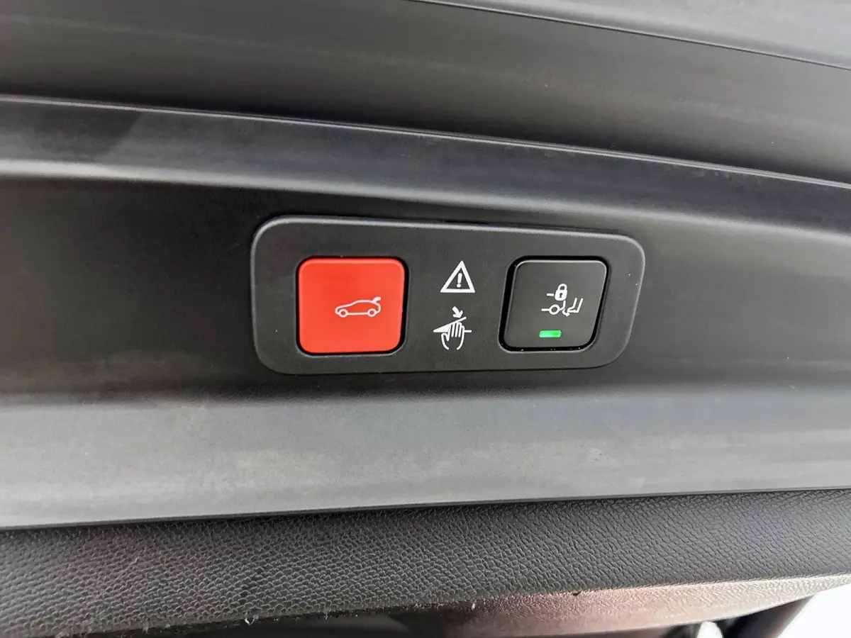 1.2 130pk GT Pack Business Automaat | Trekhaak | Schuif-/Kanteldak | Elektrische Klep | Navigatie | Adaptieve Cruise Control | Climate Control | 19"LMV |