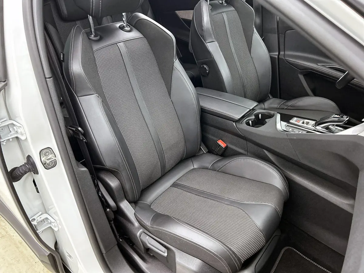 1.2 130pk GT Pack Business Automaat | Trekhaak | Schuif-/Kanteldak | Elektrische Klep | Navigatie | Adaptieve Cruise Control | Climate Control | 19"LMV |